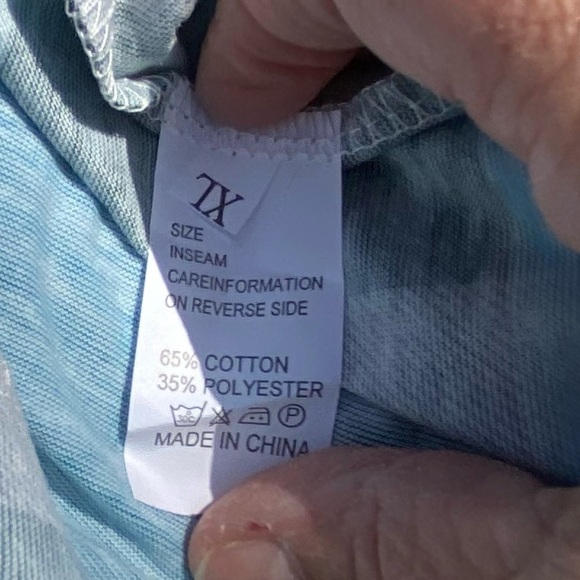 GREAT plaid in forest green, turquoise and white. Flows away from body. Casual - Picture 4 of 4